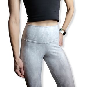 Alo Yoga Cropped Snakeskin Print White Gray Silver High Rise Leggings Size Small